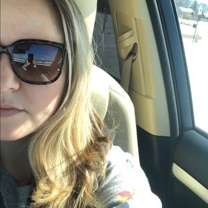 Meet your Posher, Carrie